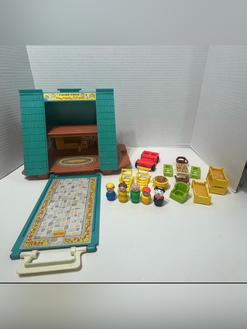 VINTAGE Fisher price little people A-Frame House playset toys